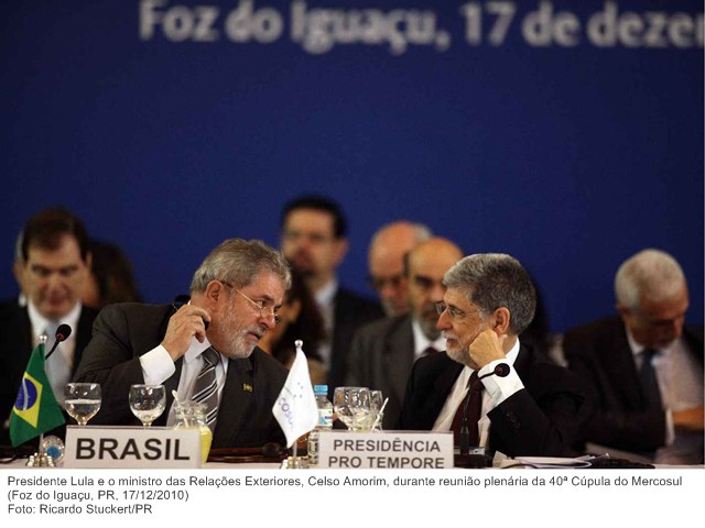Presidente Lula e o ministro das Relações Exteriores, Celso Amorim, durante reunião plenária da 40ª Cúpula do Mercosul.