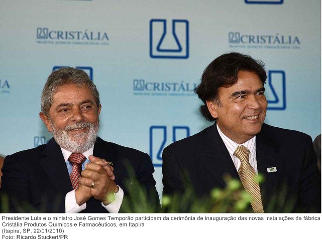 Presidente Lula e o ministro José Gomes Temporão participam da cerimônia de inauguração das novas instalações da fábrica Cristália Produtos Químicos e Farmacêuticos, em Itapira.