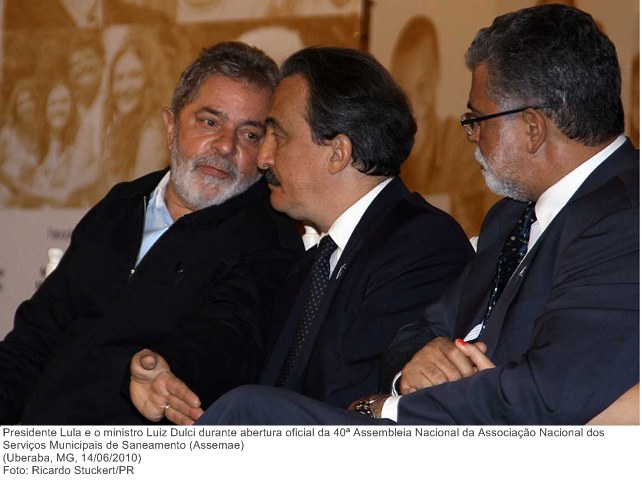 Presidente Lula e o ministro Luiz Dulci durante abertura oficial da 40ª Assembleia Nacional da Associação Nacional dos Serviços Municipais de Saneamento (Assemae).
