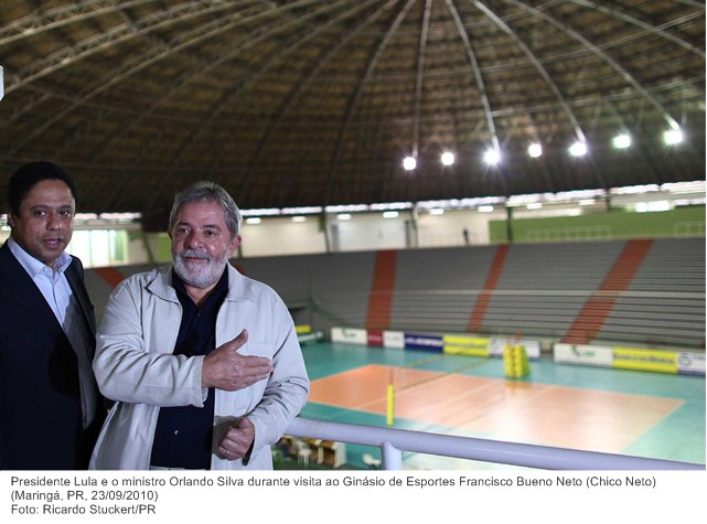 Presidente Lula e o ministro Orlando Silva durante visita ao Ginásio de Esportes Francisco Bueno Neto (Chico Neto).