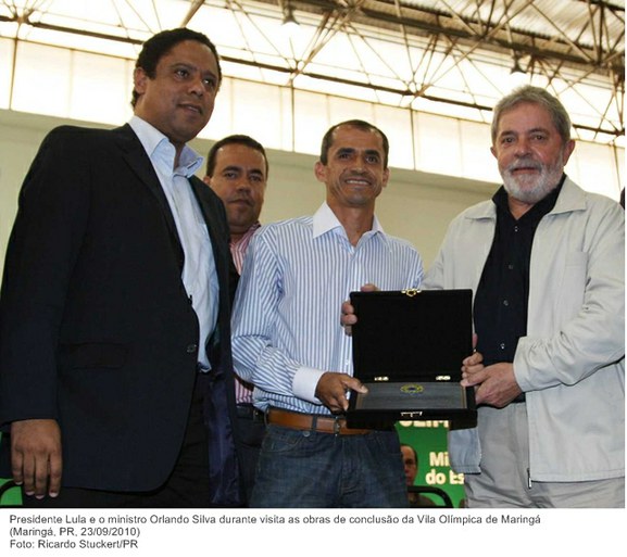 Presidente Lula e o ministro Orlando Silva durante visita as obras de conclusão da Vila Olímpica de Maringá.