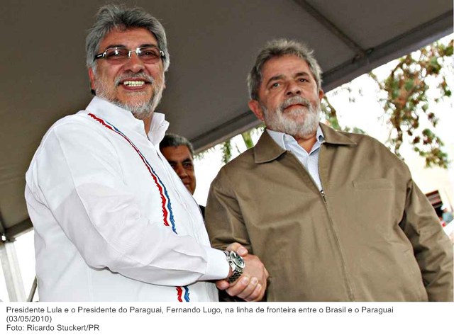 Presidente Lula e o Presidente do Paraguai, Fernando Lugo, na linha de fronteira entre o Brasil e o Paraguai (3).