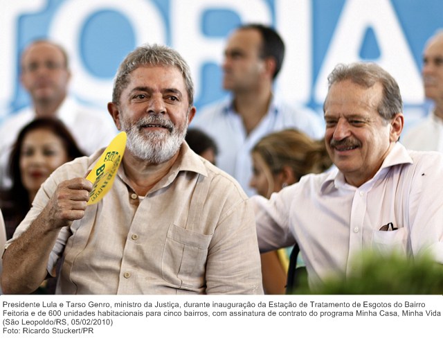 Presidente Lula e Tarso Genro, ministro da Justiça, durante inauguração da Estação de Tratamento de Esgotos do Bairro Feitoria e de 600 unidades habitacionais para cinco bairros.