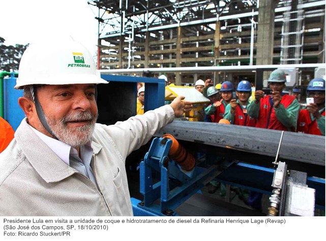 Presidente Lula em visita a unidade de coque e hidrotratamento de diesel da Refinaria Henrique Lage (Revap).