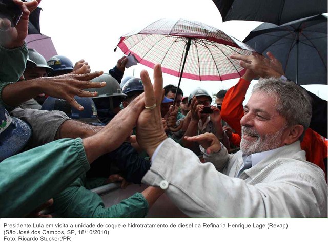 Presidente Lula em visita a unidade de coque e hidrotratamento de diesel da Refinaria Henrique Lage (Revap) (2).
