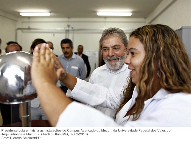 Presidente Lula em visita às instalações do Campus Avançado do Mucuri, da Universidade Federal dos Vales do Jequitinhonha e Mucuri.