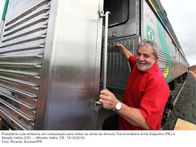 Presidente Lula embarca em composição para visitar as obras da ferrovia Transnordetina entre Salgueiro (PE) e Missão Velha (CE).
