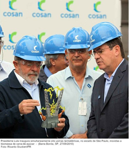Presidente Lula inaugura simultaneamente oito usinas termelétricas, no estado de São Paulo, movidas a biomassa de cana-de-açúcar.