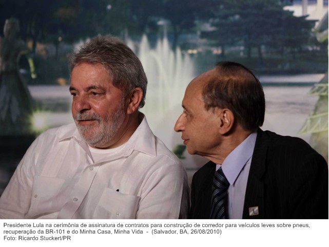 Presidente Lula na cerimônia de assinatura de contratos para construção de corredor para veículos leves sobre pneus, recuperação da BR-101 e do Minha Casa, Minha Vida 