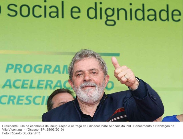 Presidente Lula na cerimônia de inauguração e entrega de unidades habitacionais do PAC Saneamento e Habitação na Vila Vicentina.