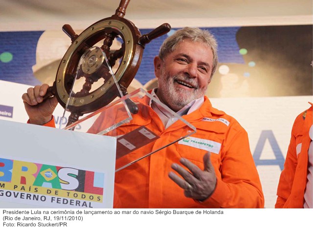 Presidente Lula na cerimônia de lançamento ao mar do navio Sérgio Buarque de Holanda.