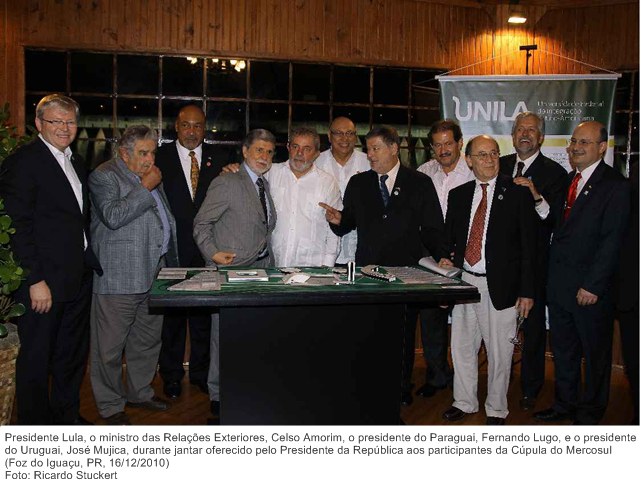 Presidente Lula, o ministro das Relações Exteriores, Celso Amorim, o presidente do Paraguai, Fernando Lugo, e o presidente do Uruguai, José Mujica.