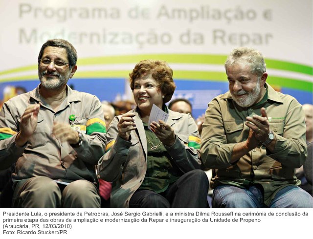 Presidente Lula, o presidente da Petrobras, José Sergio Gabrielli, e a ministra Dilma Rousseff na cerimônia de conclusão da primeira etapa das obras de ampliação e modernização da Repar
