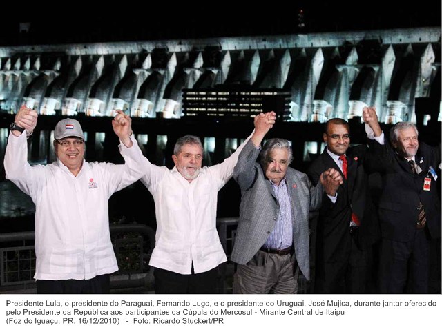 Presidente Lula, o presidente do Paraguai, Fernando Lugo, e o presidente do Uruguai, José Mujica, durante jantar oferecido pelo Presidente da República aos participantes da Cúpula do Mercosul.