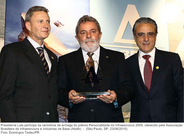 Presidente Lula participa da cerimônia de entrega do prêmio Personalidade da Infraestrutura 2009, oferecido pela Associação Brasileira da Infraestrutura e Indústrias de Base (Abdib).jpg