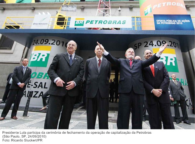 Presidente Lula participa da cerimônia de fechamento da operação de capitalização da Petrobras.jpg