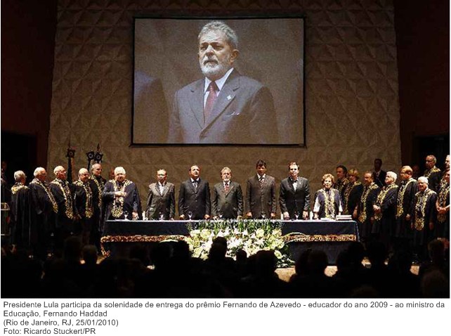 Presidente Lula participa da solenidade de entrega do prêmio Fernando de Azevedo - educador do ano 2009 - ao ministro da Educação, Fernando Haddad.