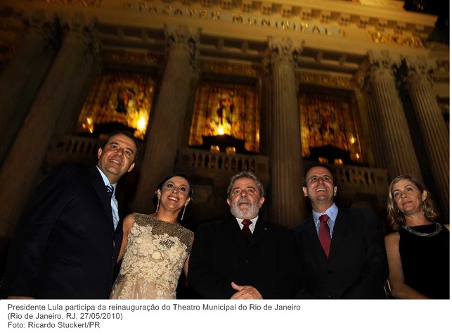 Presidente Lula participa da solenidade de reinauguração do Theatro Municipal do Rio de Janeiro.