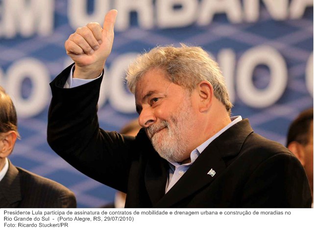 Presidente Lula participa de assinatura de contratos de mobilidade e drenagem urbana e construção de moradias no Rio Grande do Sul.jpg