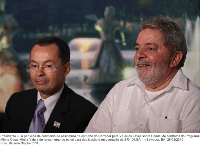 Presidente Lula participa de cerimônia de assinatura de contrato do Corredor para Veículos Leves sobre Pneus, de contratos do Programa Minha Casa, Minha Vida.