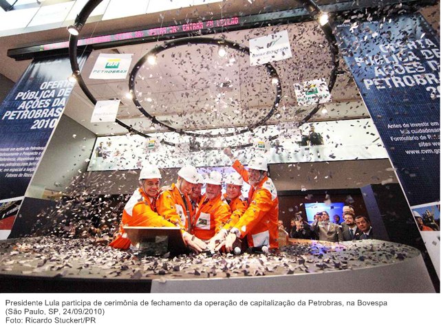Presidente Lula participa de cerimônia de fechamento da operação de capitalização da Petrobras, na Bovespa