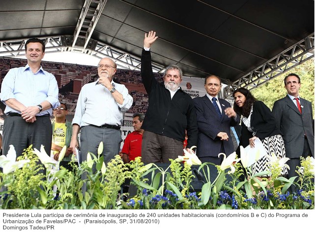 Presidente Lula participa de cerimônia de inauguração de 240 unidades habitacionais (condomínios B e C) do Programa de Urbanização de Favelas - PAC.