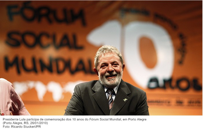Presidente Lula participa de comemoração dos 10 anos do Fórum Social Mundial, em Porto Alegre.
