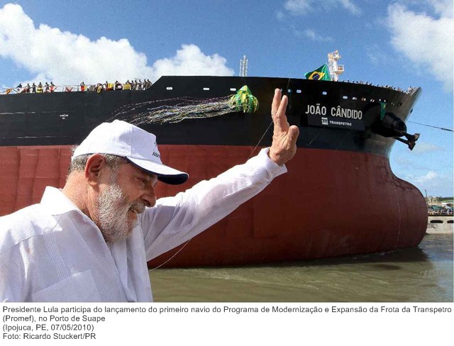 Presidente Lula participa do lançamento do primeiro navio do Programa de Modernização e Expansão da Frota da Transpetro (Promef), no Porto de Suape.