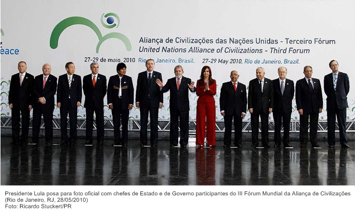 Presidente Lula posa para foto oficial com chefes de Estado e de Governo participantes do III Fórum Mundial da Aliança de Civilizações.