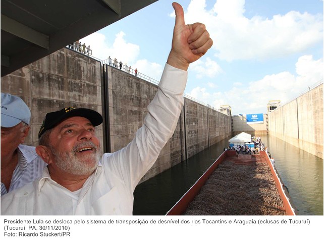 Presidente Lula se desloca pelo sistema de transposição de desnível dos rios Tocantins e Araguaia (eclusas de Tucuruí).