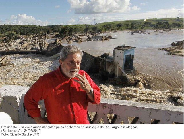 Presidente Lula visita áreas atingidas pelas enchentes no município de Rio Largo, em Alagoas 