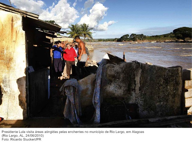 Presidente Lula visita áreas atingidas pelas enchentes no município de Rio Largo, em Alagoas