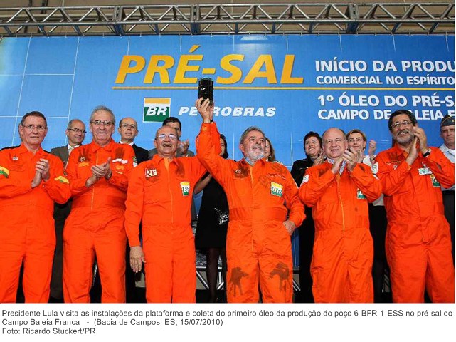 Presidente Lula visita as instalações da plataforma e coleta do primeiro óleo da produção do poço 6-BFR-1-ESS no pré-sal do Campo Baleia Franca 