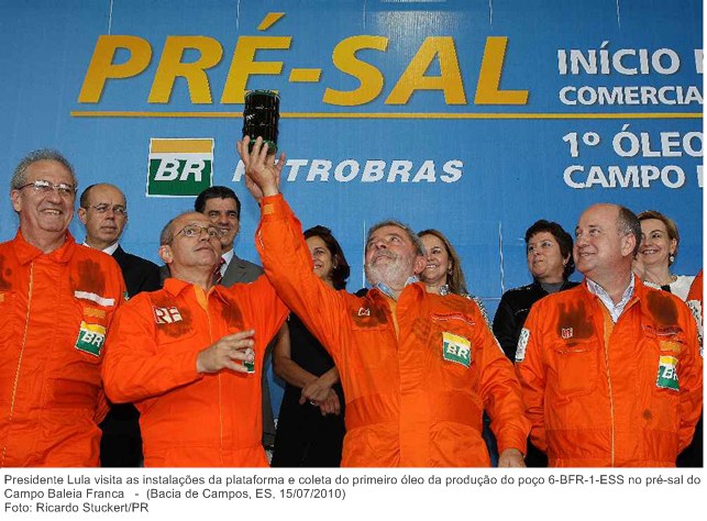 Presidente Lula visita as instalações da plataforma e coleta do primeiro óleo da produção do poço 6-BFR-1-ESS no pré-sal do Campo Baleia Franca 