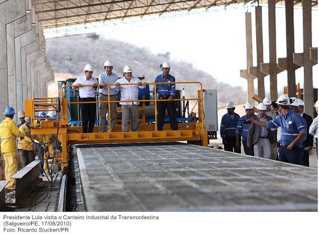 Presidente Lula visita o Canteiro Industrial da Transnordestina.