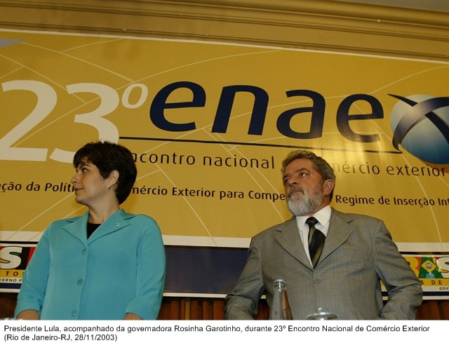 Presidente Lula, acompanhado da governadora Rosinha Garotinho, durante 23º Encontro Nacional de Comércio Exterior.jpg