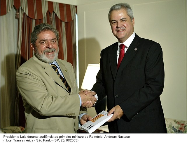 Presidente Lula durante audiência ao primeiro-ministro da Romênia, Andrean Nastase.jpg