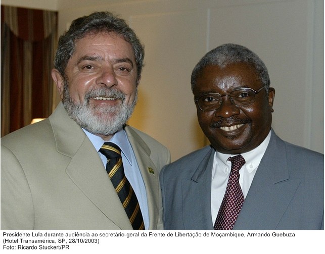 Presidente Lula durante audiência ao secretário-geral da Frente de Libertação de Moçambique, Armando Guebuza.jpg