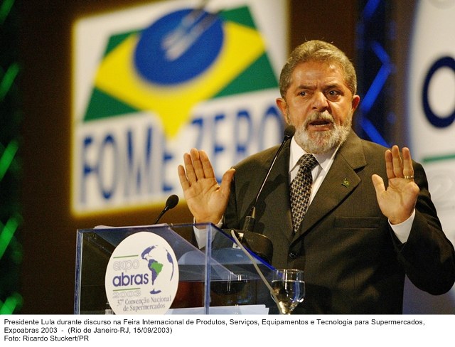 Presidente Lula durante discurso na Feira Internacional de Produtos, Serviços, Equipamentos e Tecnologia para Supermercados, Expoabras 2003.jpg