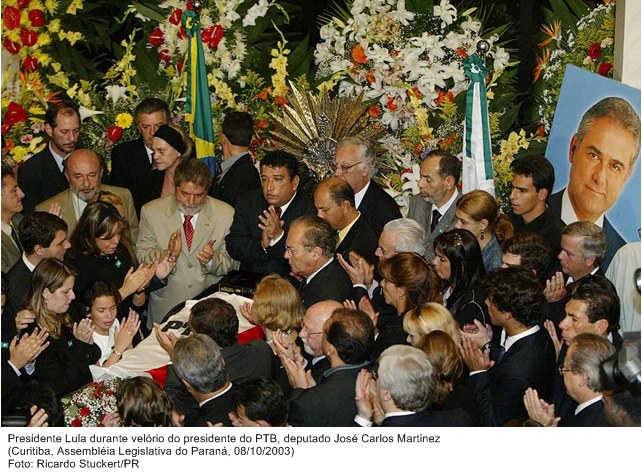 Presidente Lula durante velório do presidente do PTB, deputado José Carlos Martinez.jpg