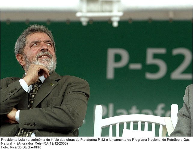 Presidente Lula na cerimônia de início das obras da Plataforma P-52 e lançamento do Programa Nacional de Petróleo e Gás Natural.jpg
